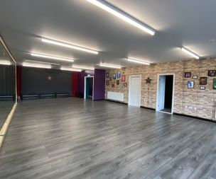 DANCE STUDIO